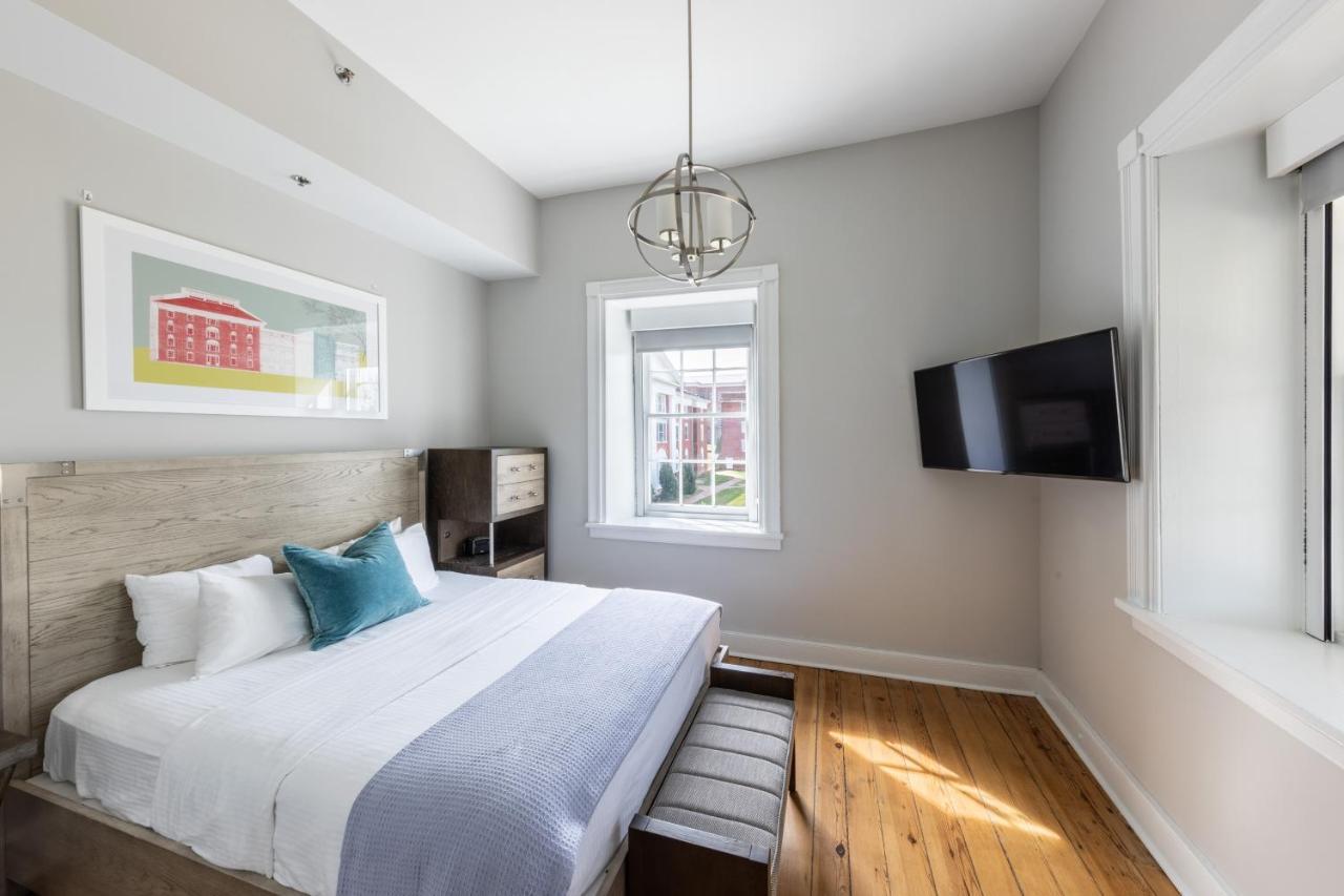 The Blackburn Inn And Conference Center Staunton Extérieur photo